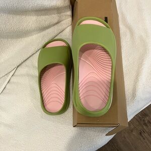 Women’s Olive Green and Pink Slide Sandals